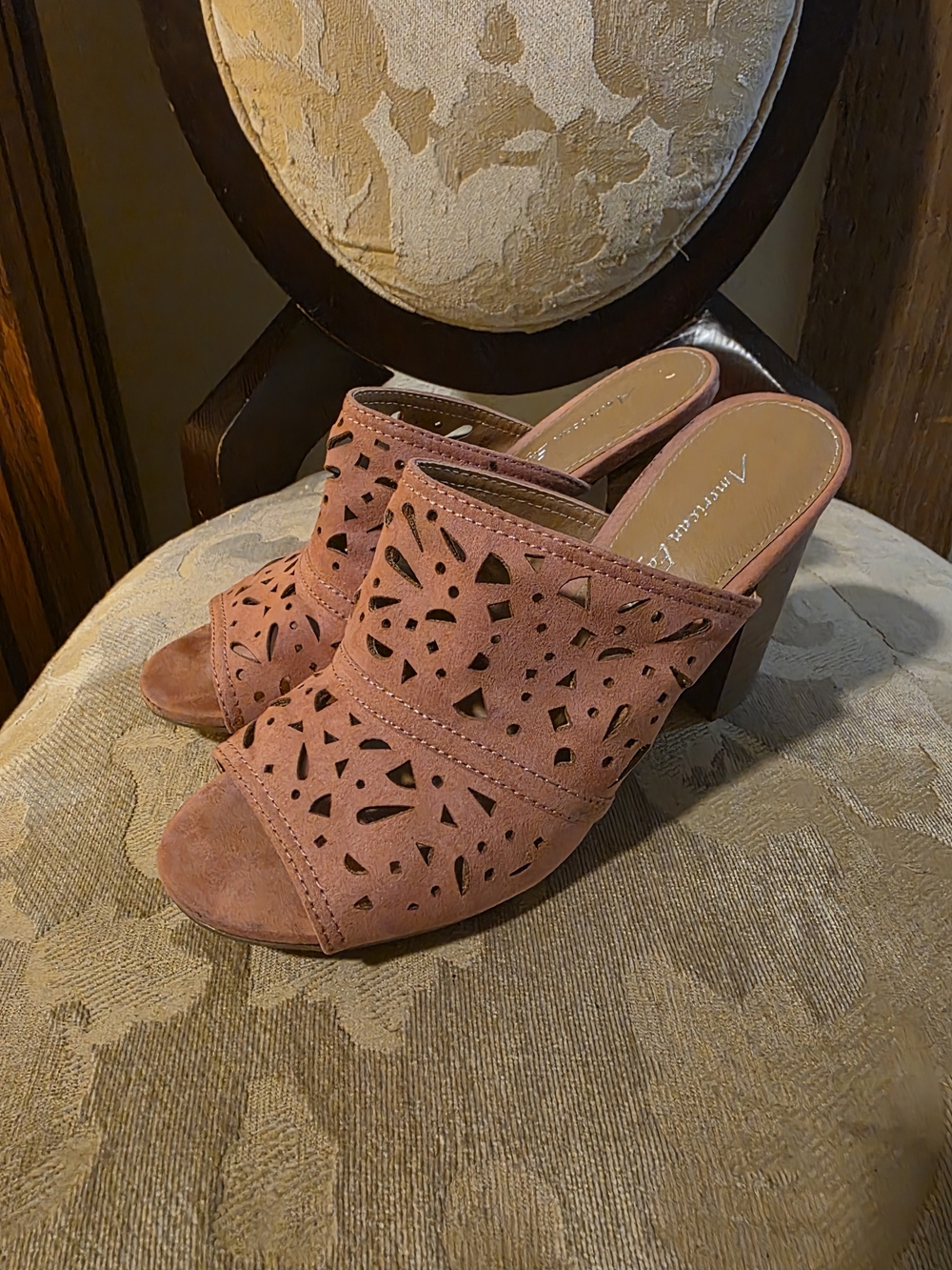 American Eagle Outfitters Dusty Rose Cutout Suede Mule Heels
